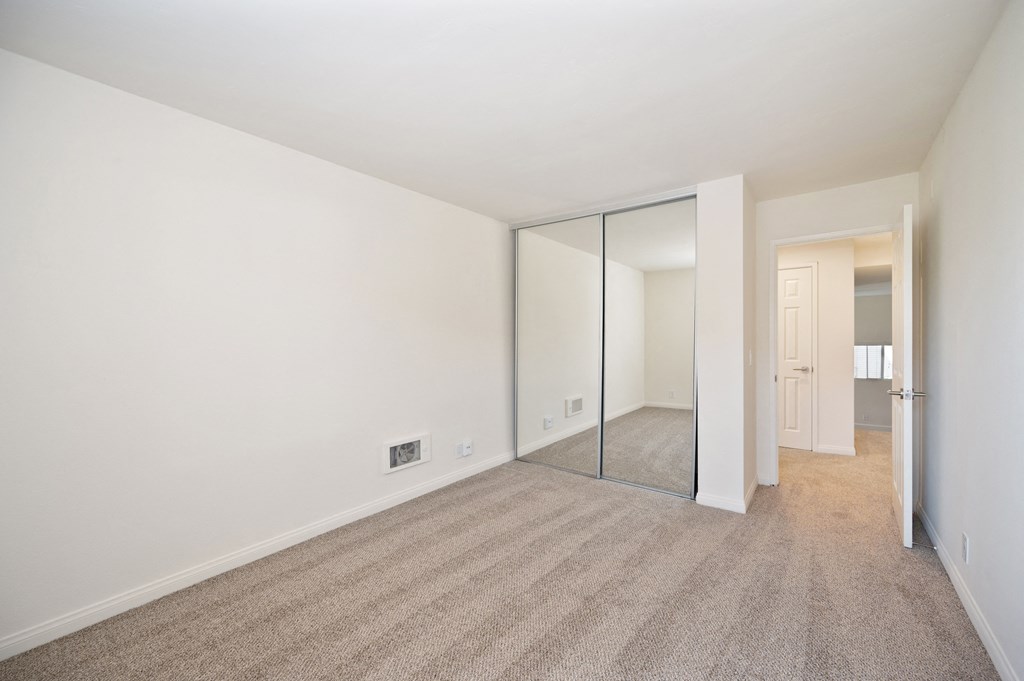 Elan Beachpointe Carlsbad Apartments, 1000 Chinquapin Ave, Carlsbad, CA